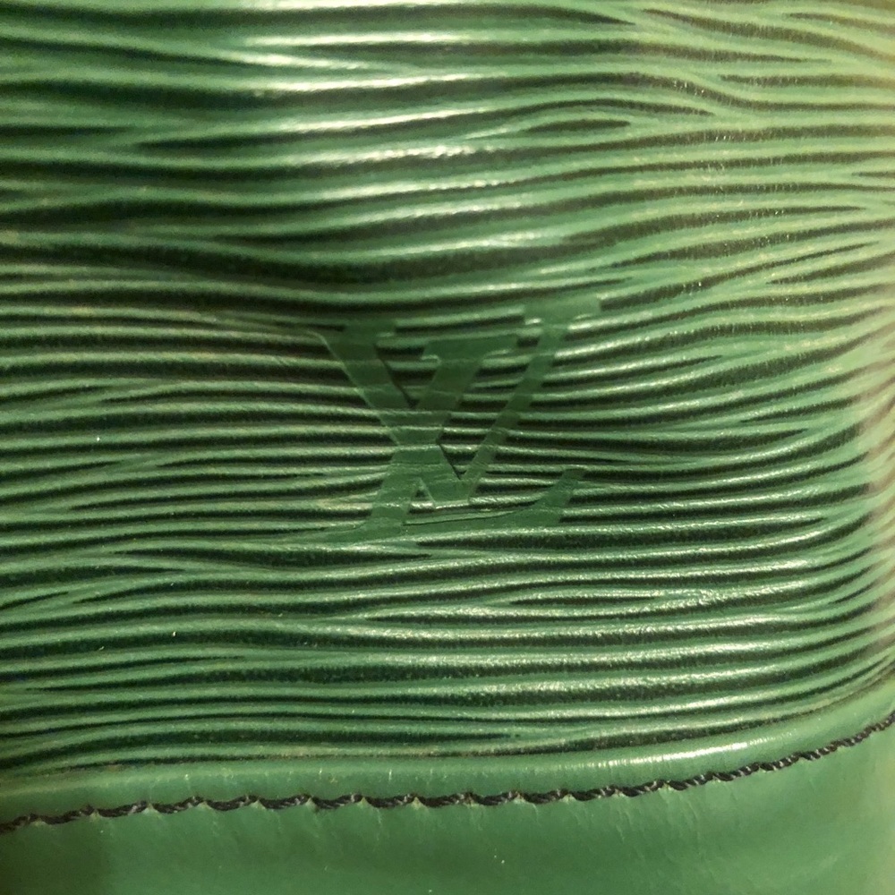 Authentic Louis Vuitton green leather epi noe EUC - Picture 4 of 8
